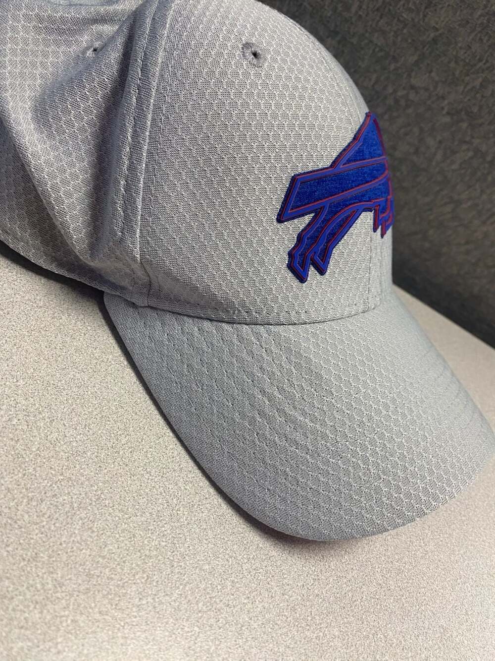 Buffalo Bills New Era 39THIRTY Gray Mesh Stretch Fit Hat Size Medium-Large